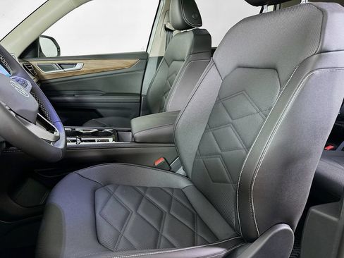 Used 2026 Volkswagen Atlas SE w/ Panoramic Sunroof Package FWD image 8