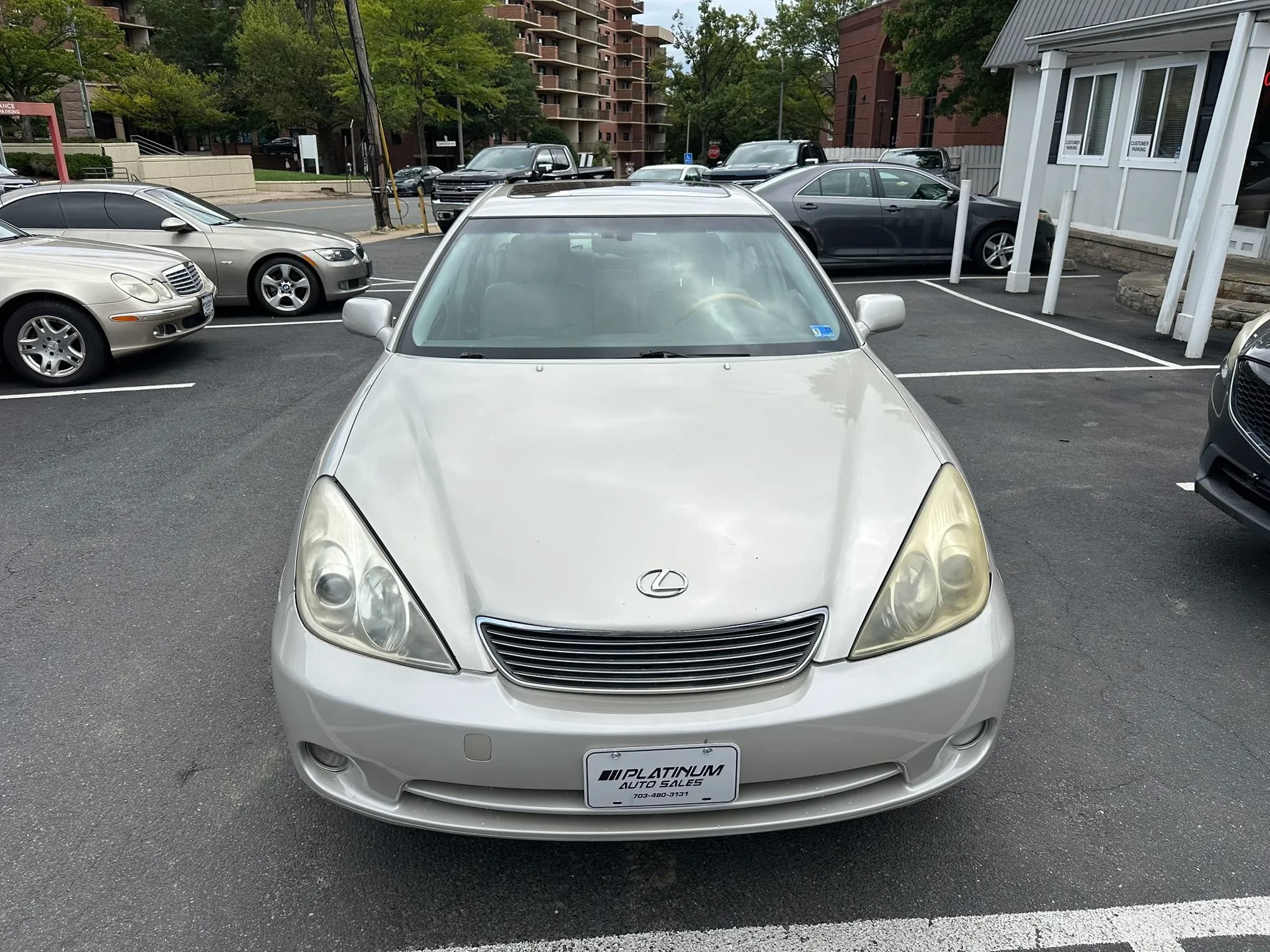 Used 2005 Lexus ES 330 w/ Preferred Accessory Pkg FWD image 2