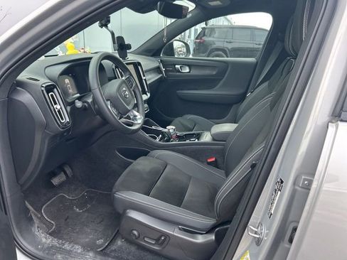 Used 2023 Volvo XC40 Recharge Ultimate image 10