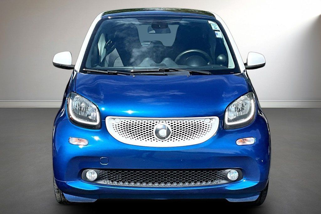 Used 2016 smart fortwo Prime RWD image 2