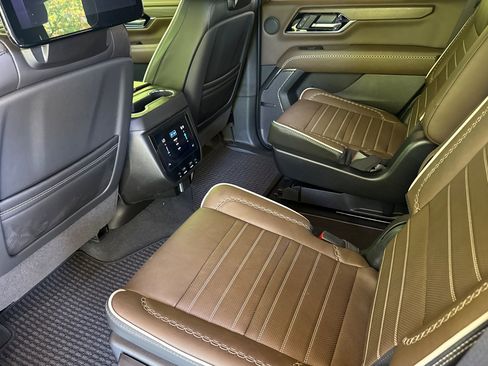 New 2026 GMC Yukon Denali Ultimate AWD/4WD image 13