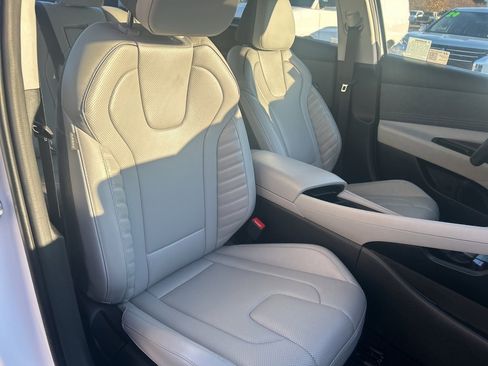 Used 2025 Hyundai Elantra Limited image 43
