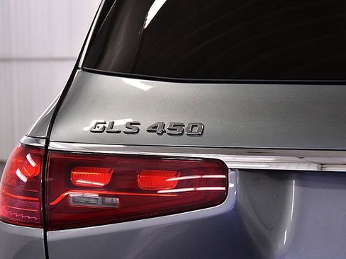 Used 2024 Mercedes-Benz GLS 450 4MATIC image 10