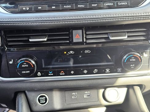 Used 2023 Nissan Rogue Platinum w/ Platinum Premium Package image 14