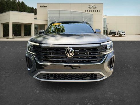 Used 2025 Volkswagen Atlas Cross Sport SE FWD image 2