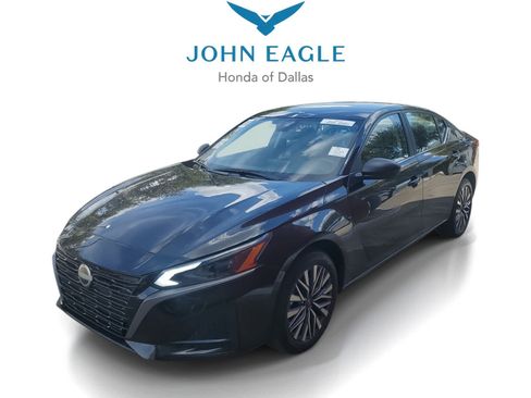 Used 2026 Nissan Altima 2.5 SV AWD/4WD image 1