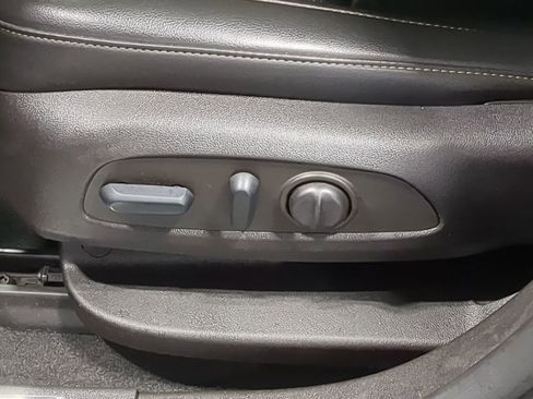 Used 2022 GMC Acadia SLT w/ LPO, Floor Liner Package FWD image 21