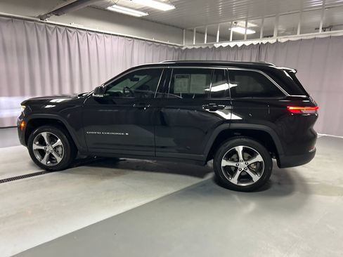 Used 2024 Jeep Grand Cherokee Limited w/ Luxury Tech Group II AWD/4WD image 4