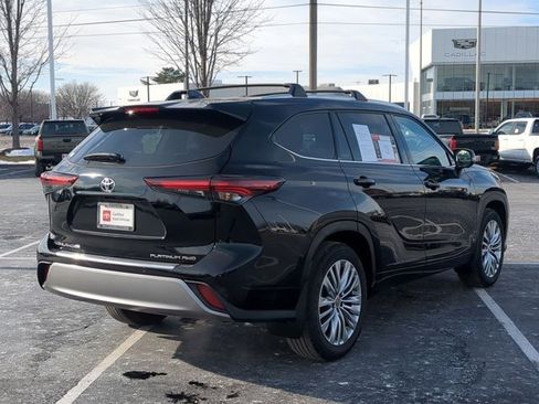 Certified 2025 Toyota Highlander Platinum image 5