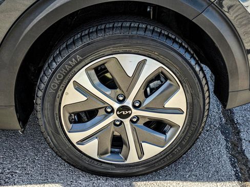 Used 2022 Kia Niro EX Premium w/ Cold Weather Package image 9