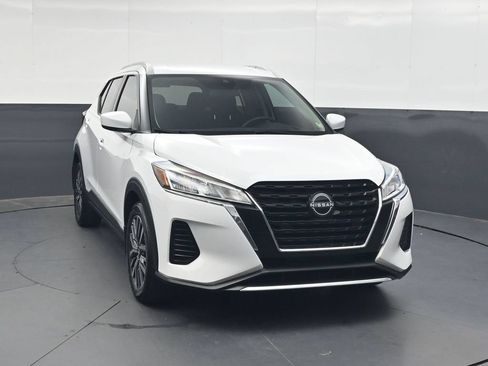 Used 2024 Nissan Kicks SV FWD image 2