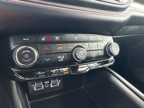 Used 2024 Dodge Durango GT AWD/4WD image 5