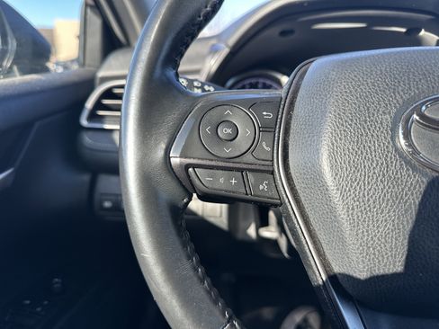 Used 2022 Toyota Camry SE image 18