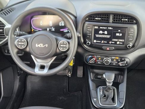 Certified 2025 Kia Soul LX w/ LX Technology Package FWD image 27