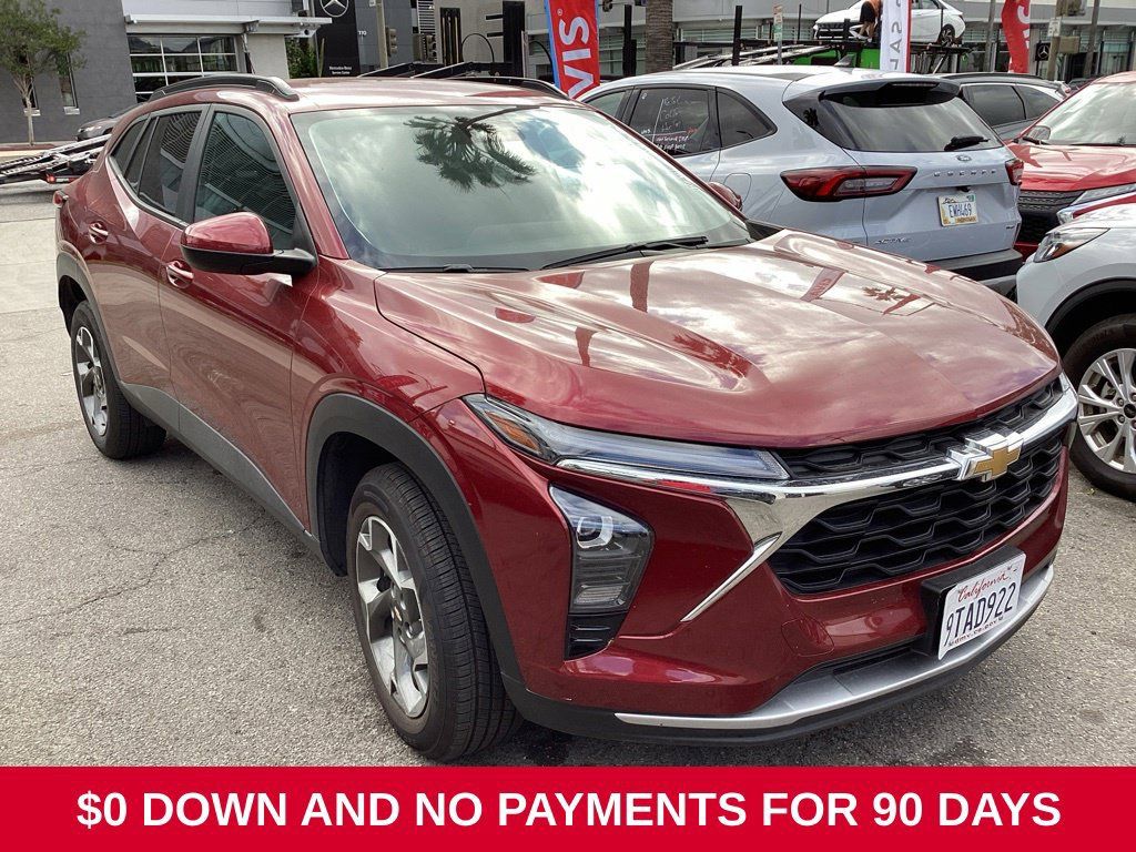 Used 2025 Chevrolet Trax LT w/ LT Convenience Package FWD image 3