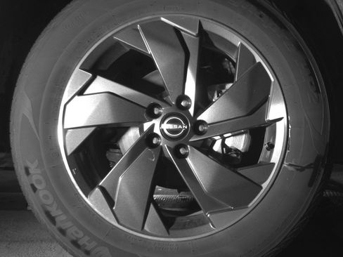 Used 2025 Nissan Rogue SV image 13