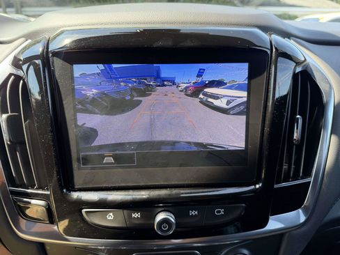 Used 2023 Chevrolet Traverse LT AWD/4WD image 24