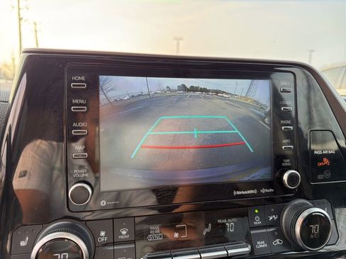 Used 2022 Toyota Highlander XLE image 19