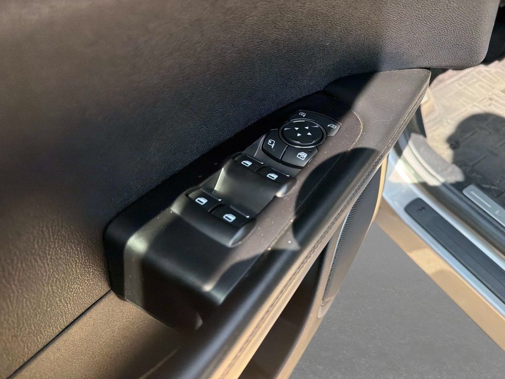 Used 2017 Lincoln MKX Reserve AWD/4WD image 19