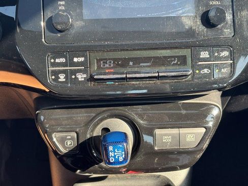 Used 2017 Toyota Prius Two w/ Carpet Mat Package image 23