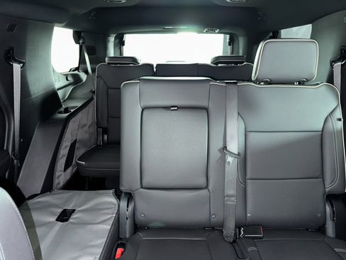 Used 2025 GMC Yukon Elevation w/ LPO, Get Active Package image 6