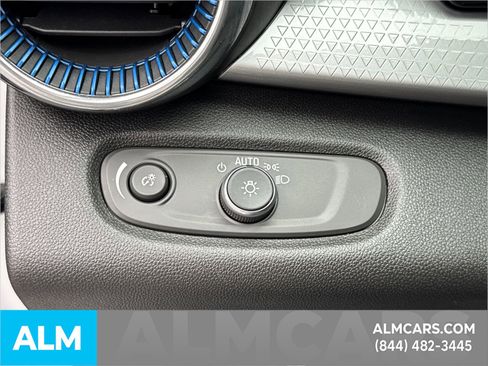 Used 2025 Chevrolet Trax LT w/ LT Convenience Package image 37