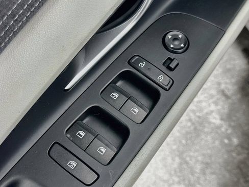 Used 2025 Hyundai Elantra Limited FWD image 20