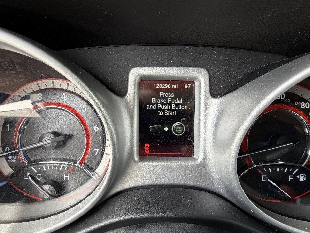 Used 2018 Dodge Journey SE FWD image 19