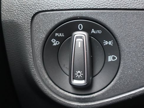 Used 2023 Volkswagen Atlas Cross Sport SE FWD image 34