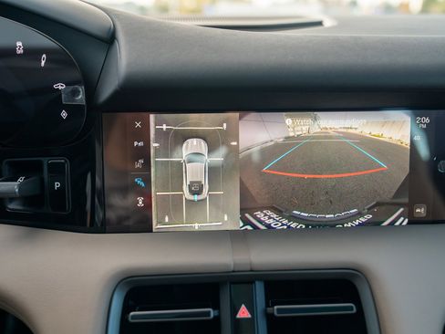 Used 2025 Porsche Taycan image 18