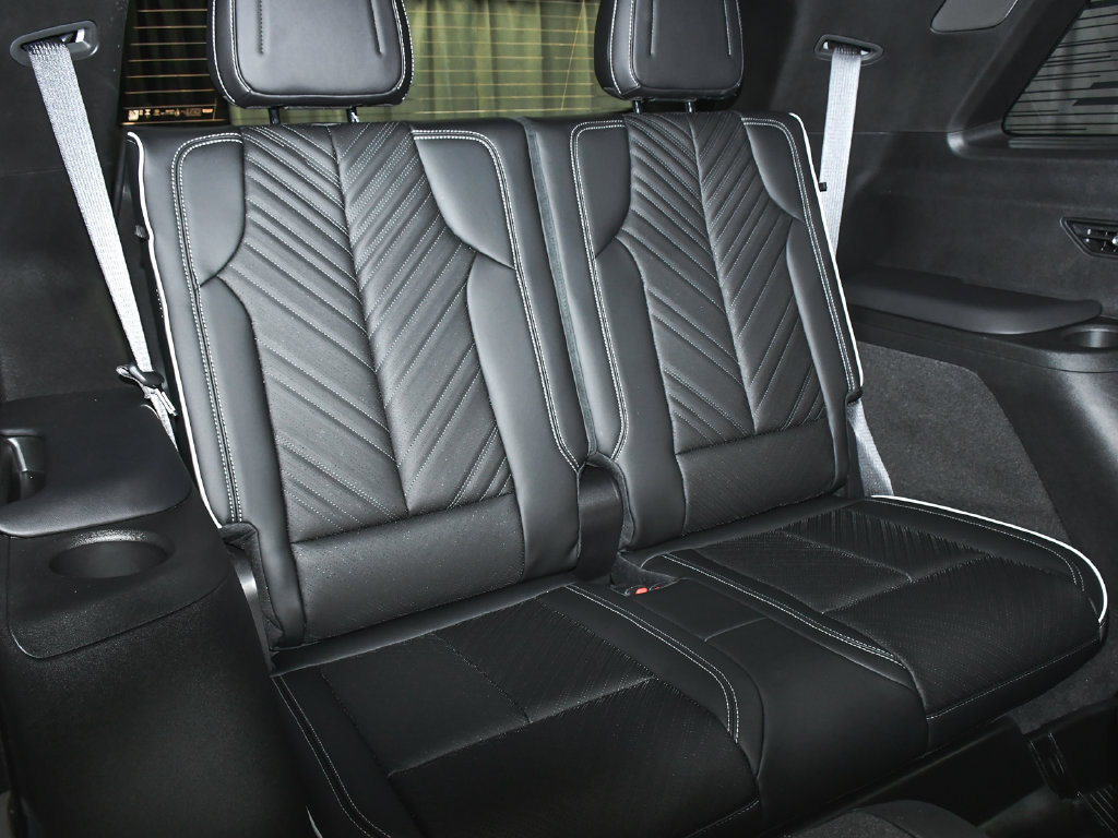 Used 2026 Cadillac Vistiq Platinum w/ LPO, Floor Liner Package AWD/4WD image 56