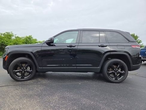 Used 2024 Jeep Grand Cherokee Altitude AWD/4WD image 19