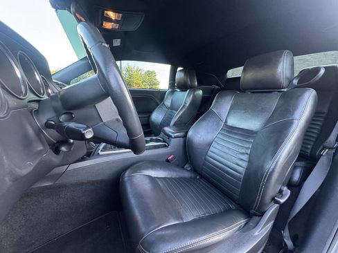 Used 2010 Dodge Challenger R/T RWD image 11