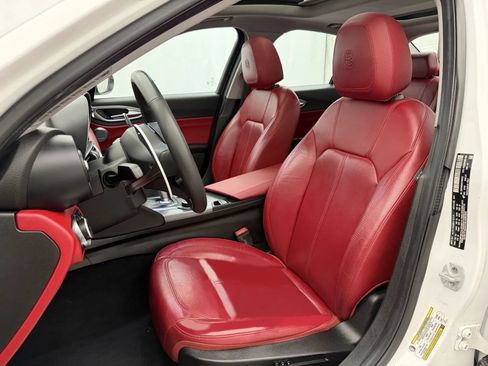 Used 2018 Alfa Romeo Giulia AWD image 10