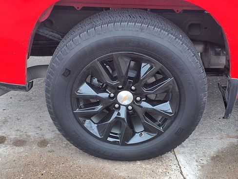 Used 2025 Chevrolet Silverado 1500 Custom image 9