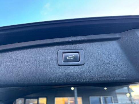 Used 2017 Subaru Outback 2.5i Limited image 7