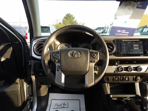 Used 2017 Toyota Tacoma TRD Sport image 21