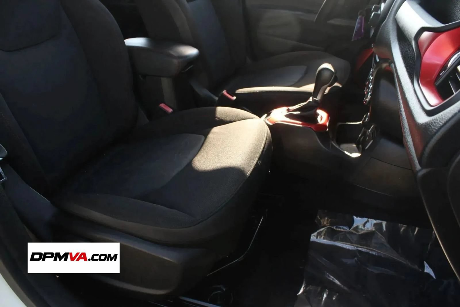 Used 2015 Jeep Renegade Trailhawk AWD/4WD image 22