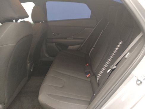 Used 2025 Hyundai Elantra Sport FWD image 18