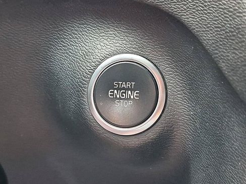 Used 2019 Volvo XC40 T5 R-Design AWD/4WD image 27