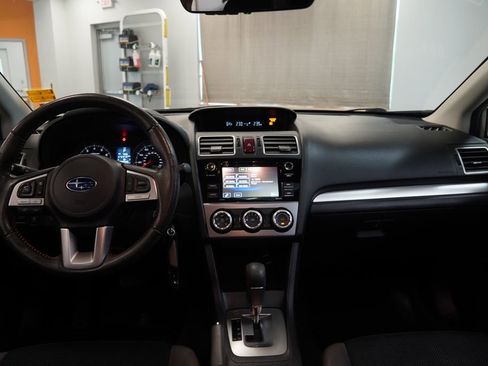 Used 2017 Subaru Crosstrek 2.0i Premium w/ Moonroof Package AWD/4WD image 10