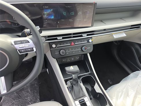 New 2026 Hyundai Tucson SE image 18