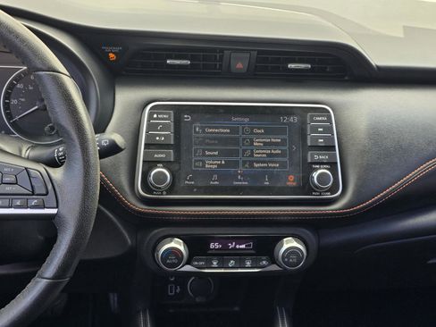 Used 2019 Nissan Kicks SR w/ Exterior Package image 16