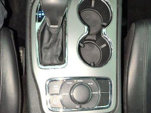 Certified 2020 Jeep Grand Cherokee Limited w/ Luxury Group II image 27