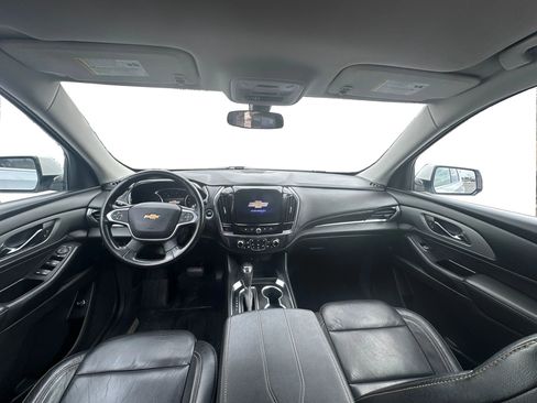 Used 2020 Chevrolet Traverse LT image 11