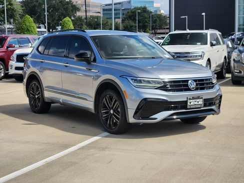 Used 2022 Volkswagen Tiguan SE R-Line FWD image 3