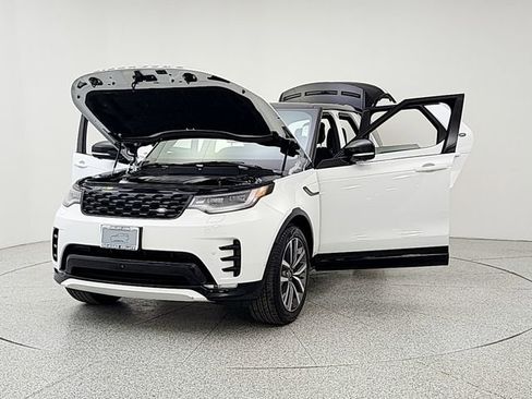 Used 2025 Land Rover Discovery Dynamic SE AWD/4WD image 9