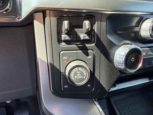 Used 2022 Ford F150 Lariat image 47