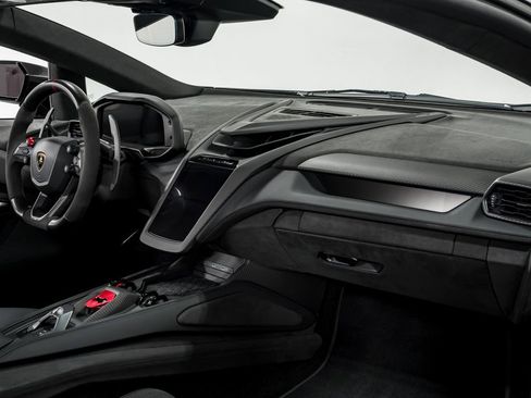 Used 2024 Lamborghini Revuelto AWD/4WD image 32