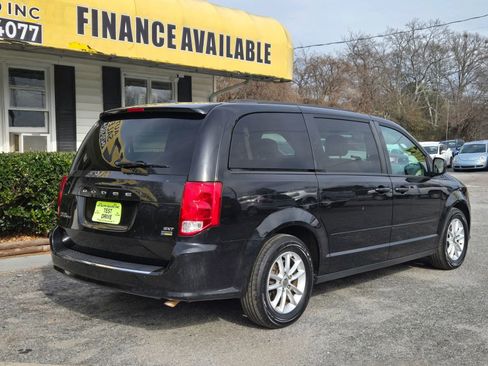 Used 2016 Dodge Grand Caravan SXT image 3